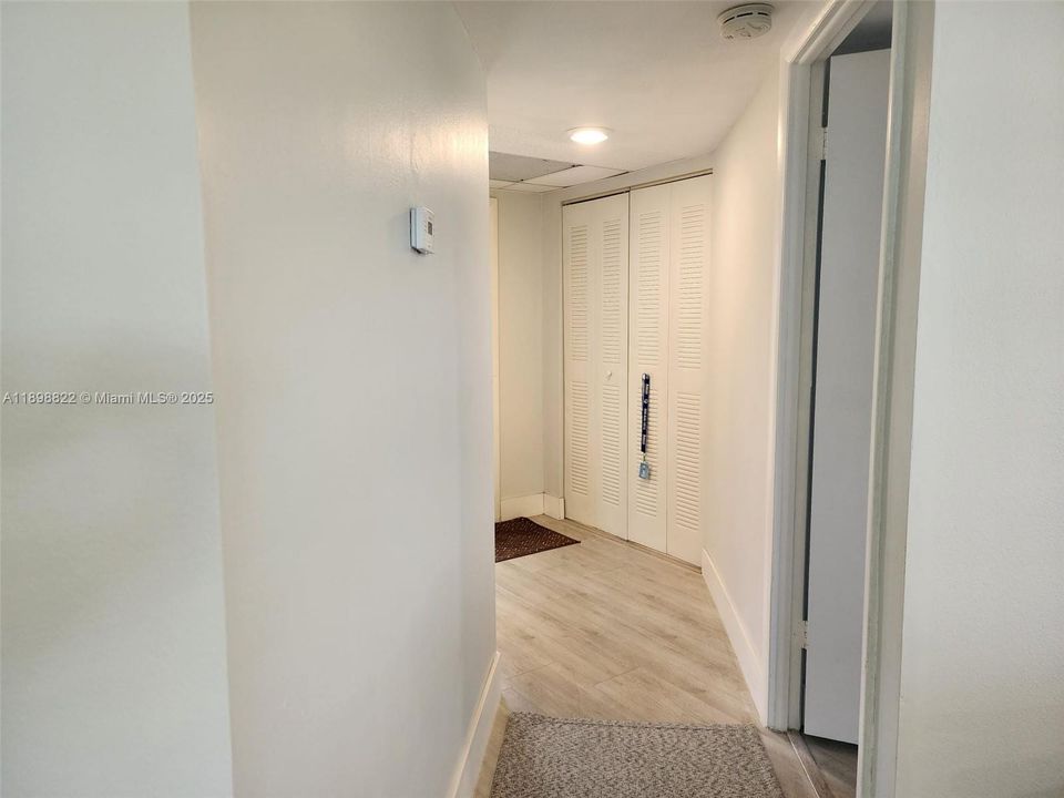 For Rent: $1,700 (2 beds, 2 baths, 950 Square Feet)