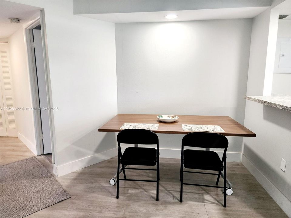 For Rent: $1,700 (2 beds, 2 baths, 950 Square Feet)