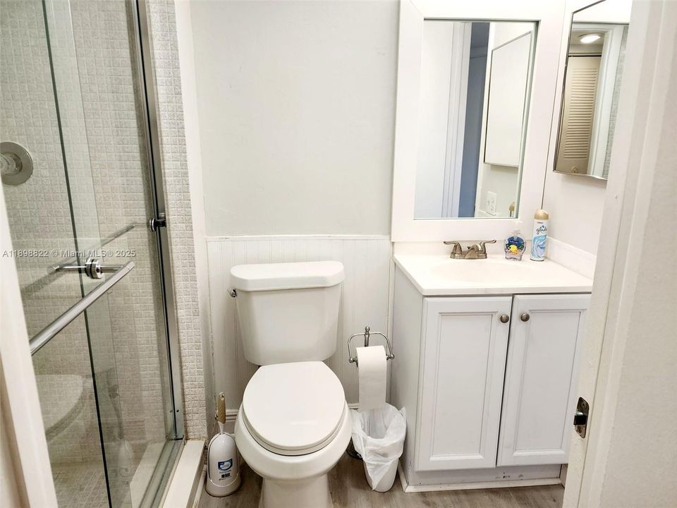 For Rent: $1,700 (2 beds, 2 baths, 950 Square Feet)