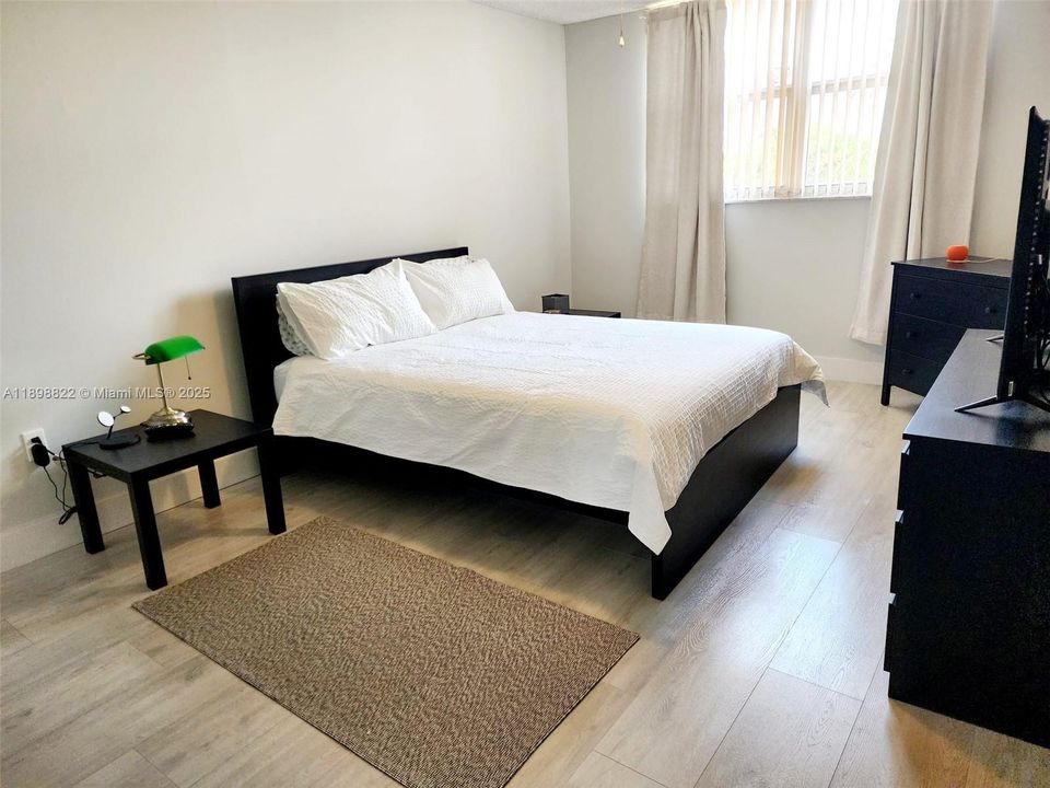 For Rent: $1,700 (2 beds, 2 baths, 950 Square Feet)