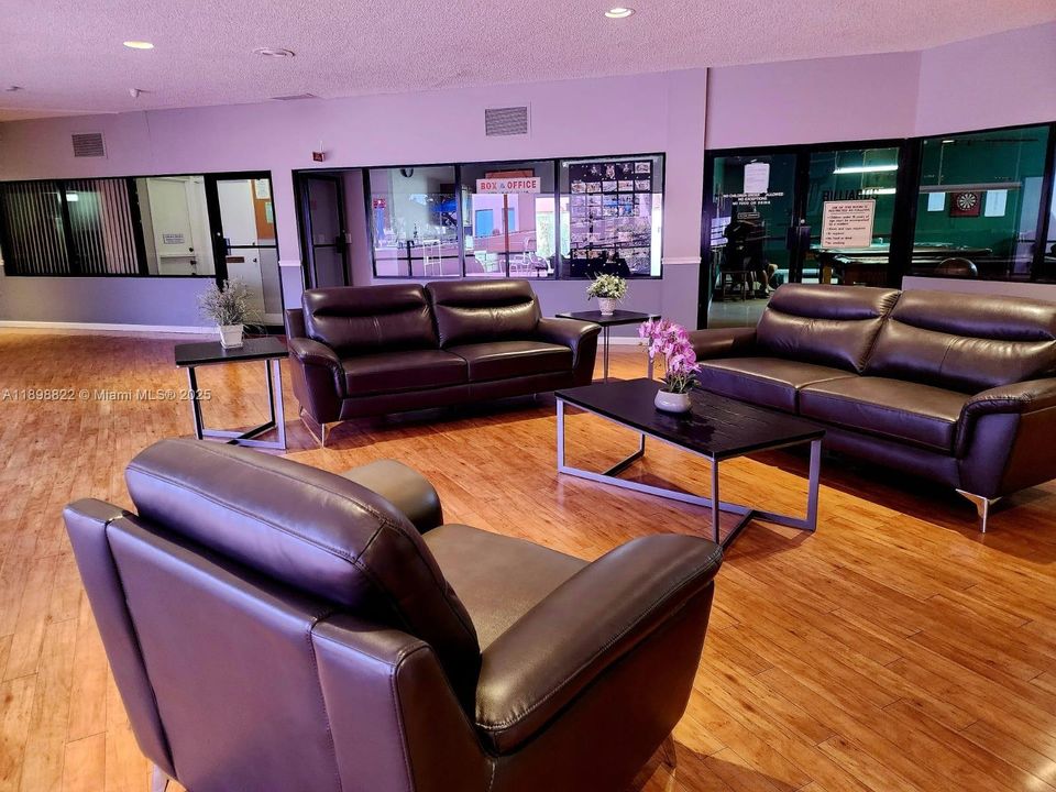 For Rent: $1,700 (2 beds, 2 baths, 950 Square Feet)