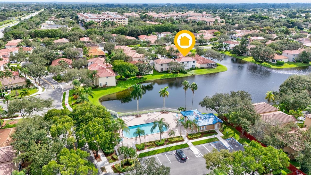 合同活跃: $4,500 (3 贝兹, 2 浴室, 1999 平方英尺)