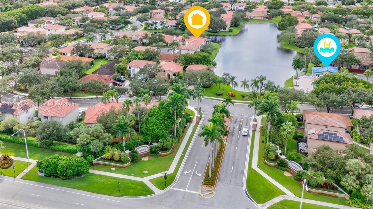 合同活跃: $4,500 (3 贝兹, 2 浴室, 1999 平方英尺)