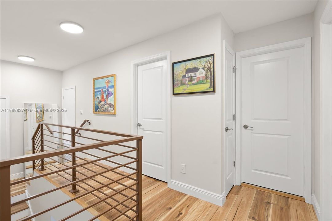 合同活跃: $4,500 (3 贝兹, 2 浴室, 1999 平方英尺)