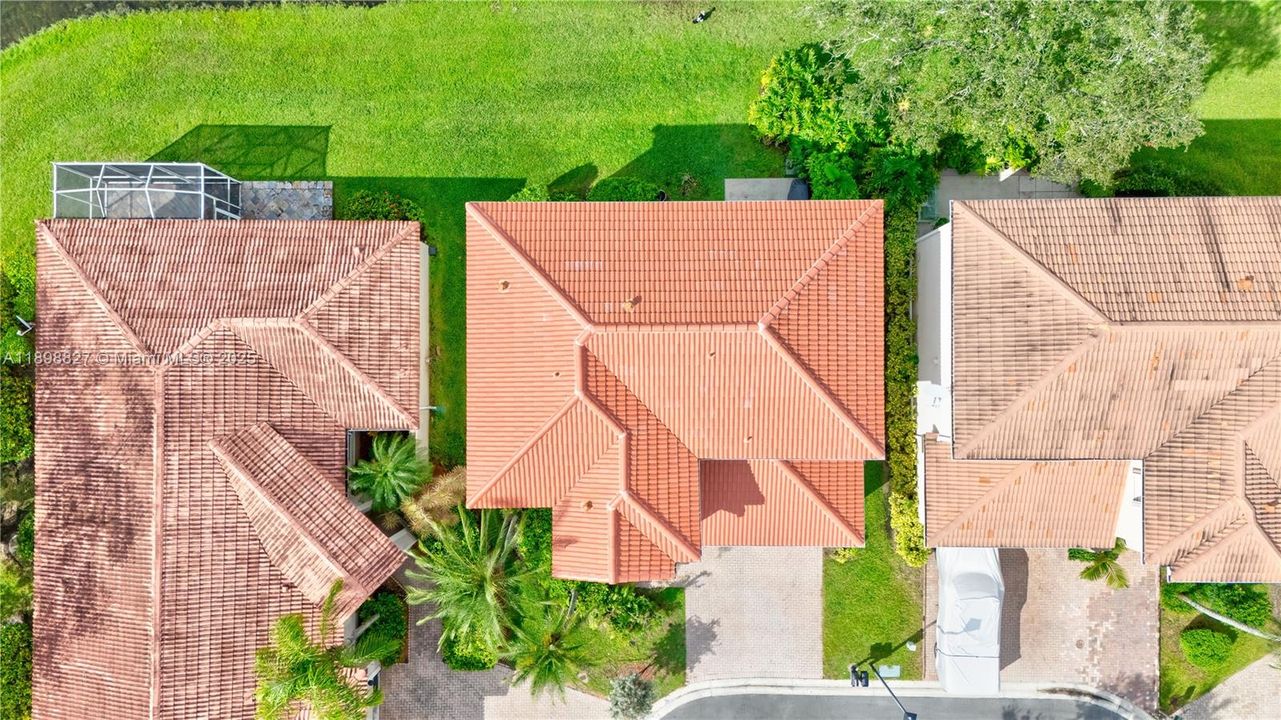 合同活跃: $4,500 (3 贝兹, 2 浴室, 1999 平方英尺)