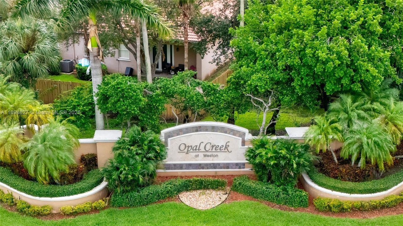 合同活跃: $4,500 (3 贝兹, 2 浴室, 1999 平方英尺)