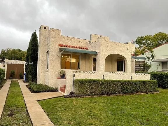 For Sale: $599,000 (2 beds, 1 baths, 1100 Square Feet)