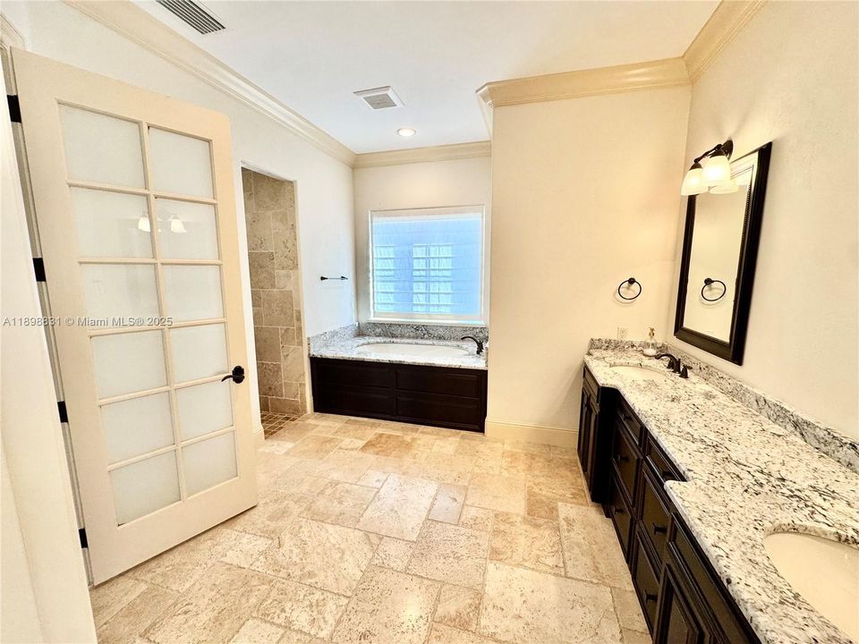 En Venta: $1,800,000 (4 camas, 4 baños, 3801 Pies cuadrados)