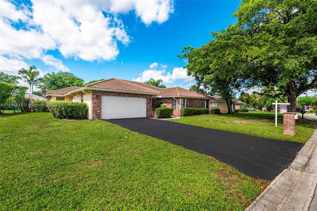 Active With Contract: $624,900 (4 beds, 2 baths, 2359 Square Feet)