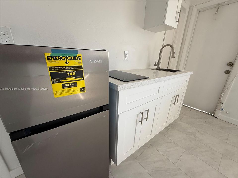 Под контрактом: $1,200 (0 спален, 1 ванн, 1 Квадратных фут)