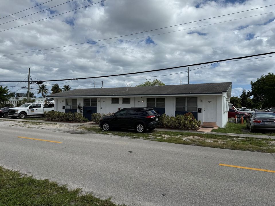 Под контрактом: $1,200 (0 спален, 1 ванн, 1 Квадратных фут)