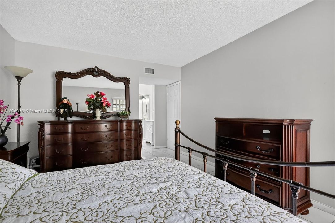 最近售出: $265,000 (2 贝兹, 2 浴室, 1170 平方英尺)