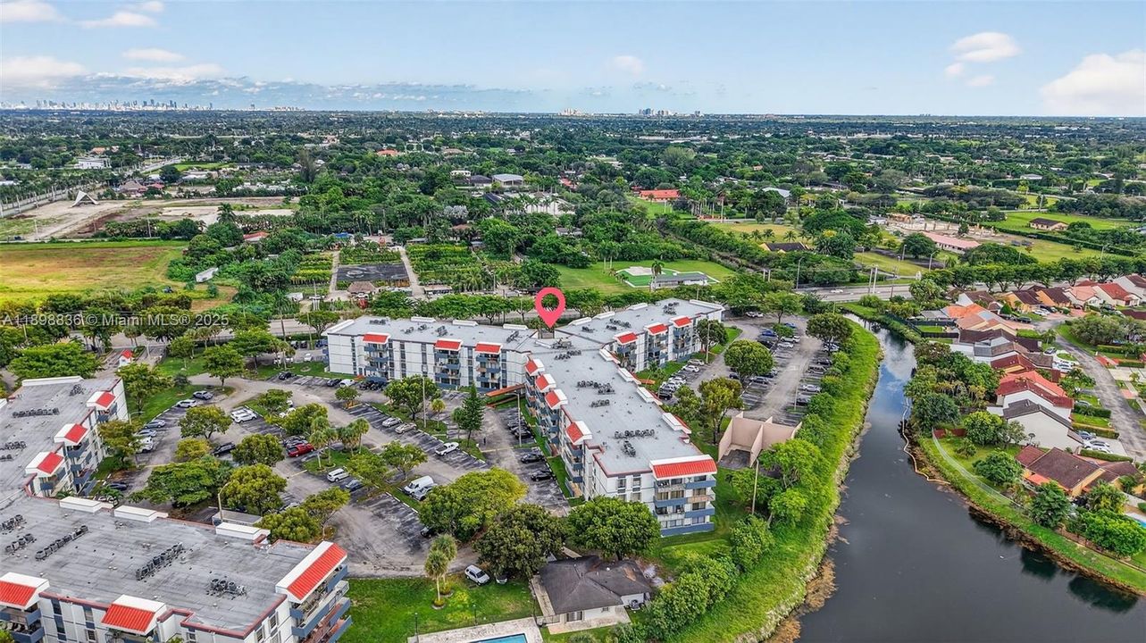 最近售出: $265,000 (2 贝兹, 2 浴室, 1170 平方英尺)