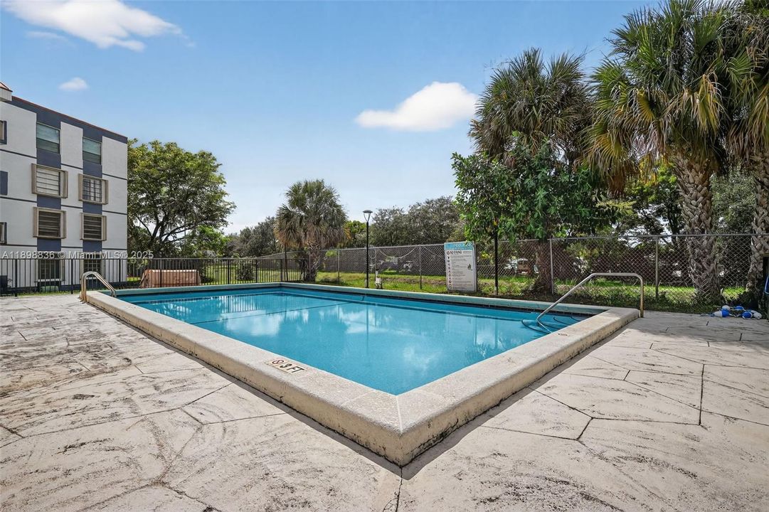 最近售出: $265,000 (2 贝兹, 2 浴室, 1170 平方英尺)