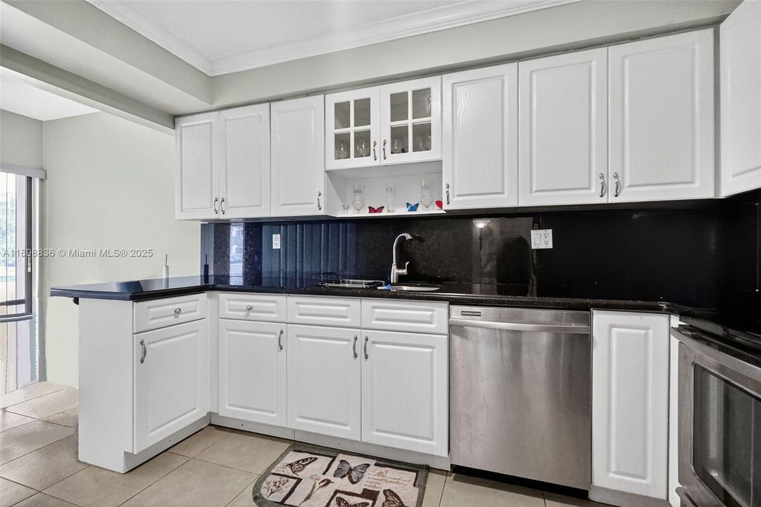 最近售出: $265,000 (2 贝兹, 2 浴室, 1170 平方英尺)