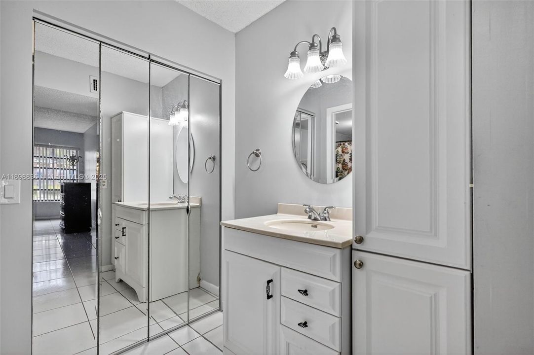 最近售出: $265,000 (2 贝兹, 2 浴室, 1170 平方英尺)