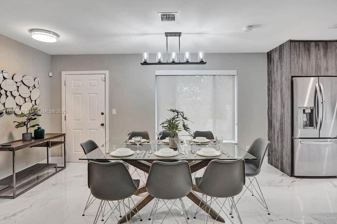 В аренду: $6,995 (4 спален, 3 ванн, 1582 Квадратных фут)