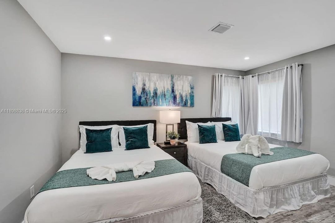 В аренду: $6,995 (4 спален, 3 ванн, 1582 Квадратных фут)