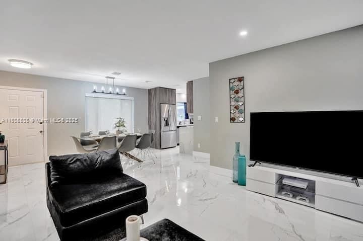 В аренду: $6,995 (4 спален, 3 ванн, 1582 Квадратных фут)