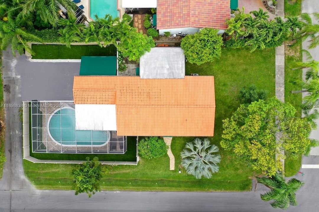 В аренду: $6,995 (4 спален, 3 ванн, 1582 Квадратных фут)