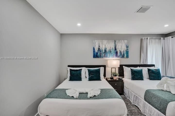 В аренду: $6,995 (4 спален, 3 ванн, 1582 Квадратных фут)