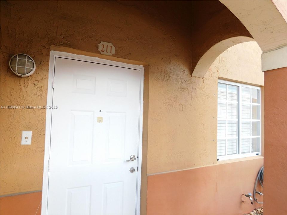 Recently Rented: $2,175 (2 beds, 2 baths, 1110 Square Feet)