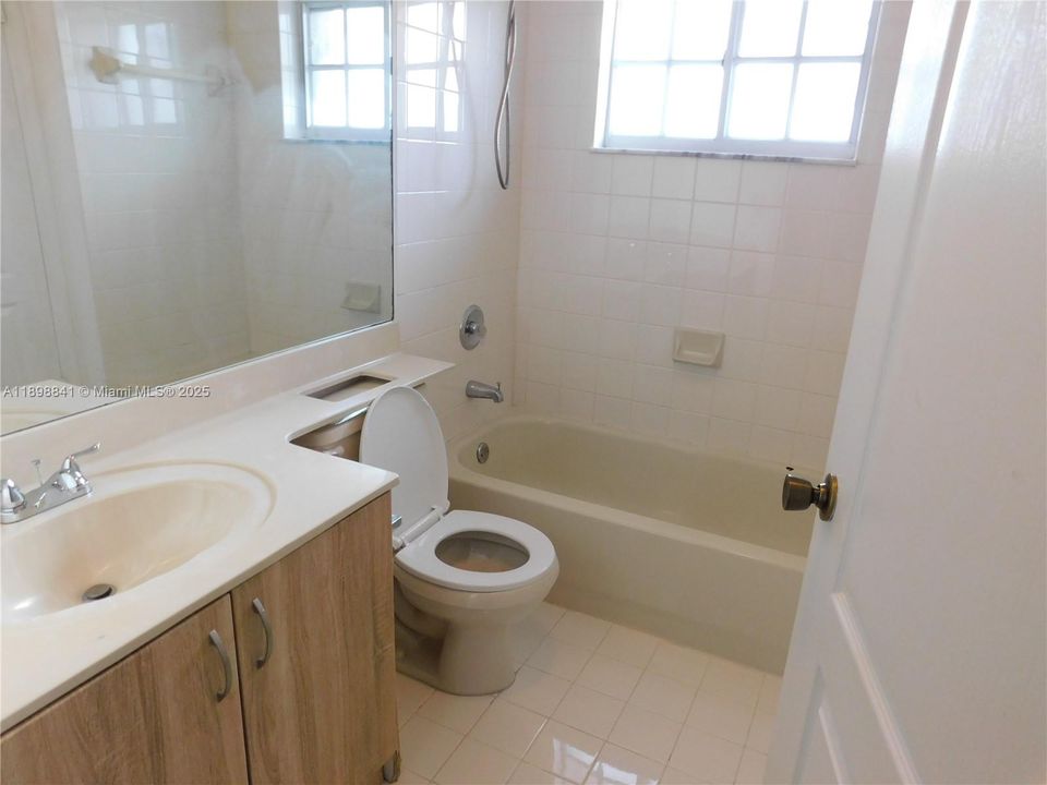 Recently Rented: $2,175 (2 beds, 2 baths, 1110 Square Feet)