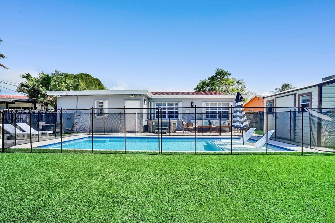 В аренду: $6,995 (4 спален, 3 ванн, 1767 Квадратных фут)