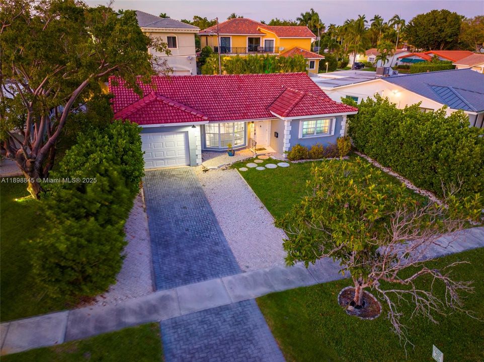 В аренду: $6,995 (4 спален, 3 ванн, 1767 Квадратных фут)