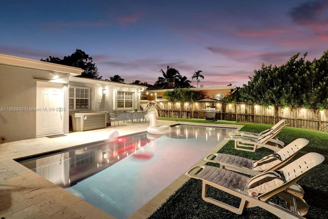 В аренду: $6,995 (4 спален, 3 ванн, 1767 Квадратных фут)