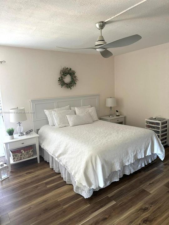 For Sale: $295,900 (2 beds, 2 baths, 1200 Square Feet)