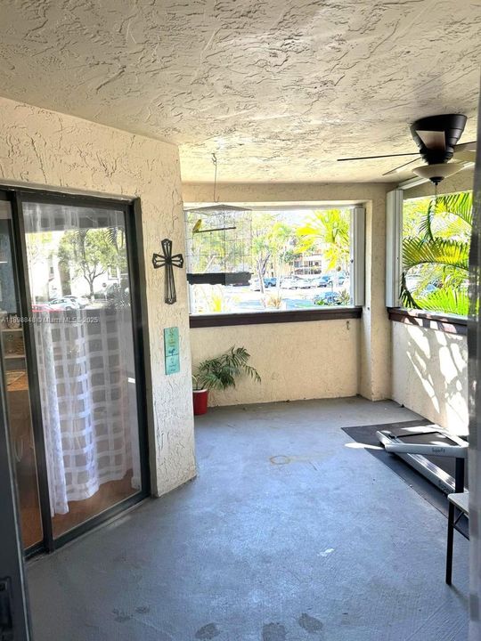 For Sale: $295,900 (2 beds, 2 baths, 1200 Square Feet)