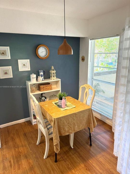 For Sale: $295,900 (2 beds, 2 baths, 1200 Square Feet)