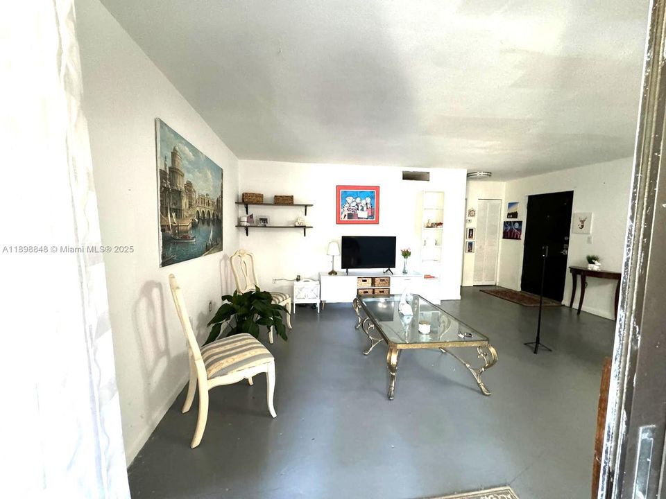 For Sale: $295,900 (2 beds, 2 baths, 1200 Square Feet)