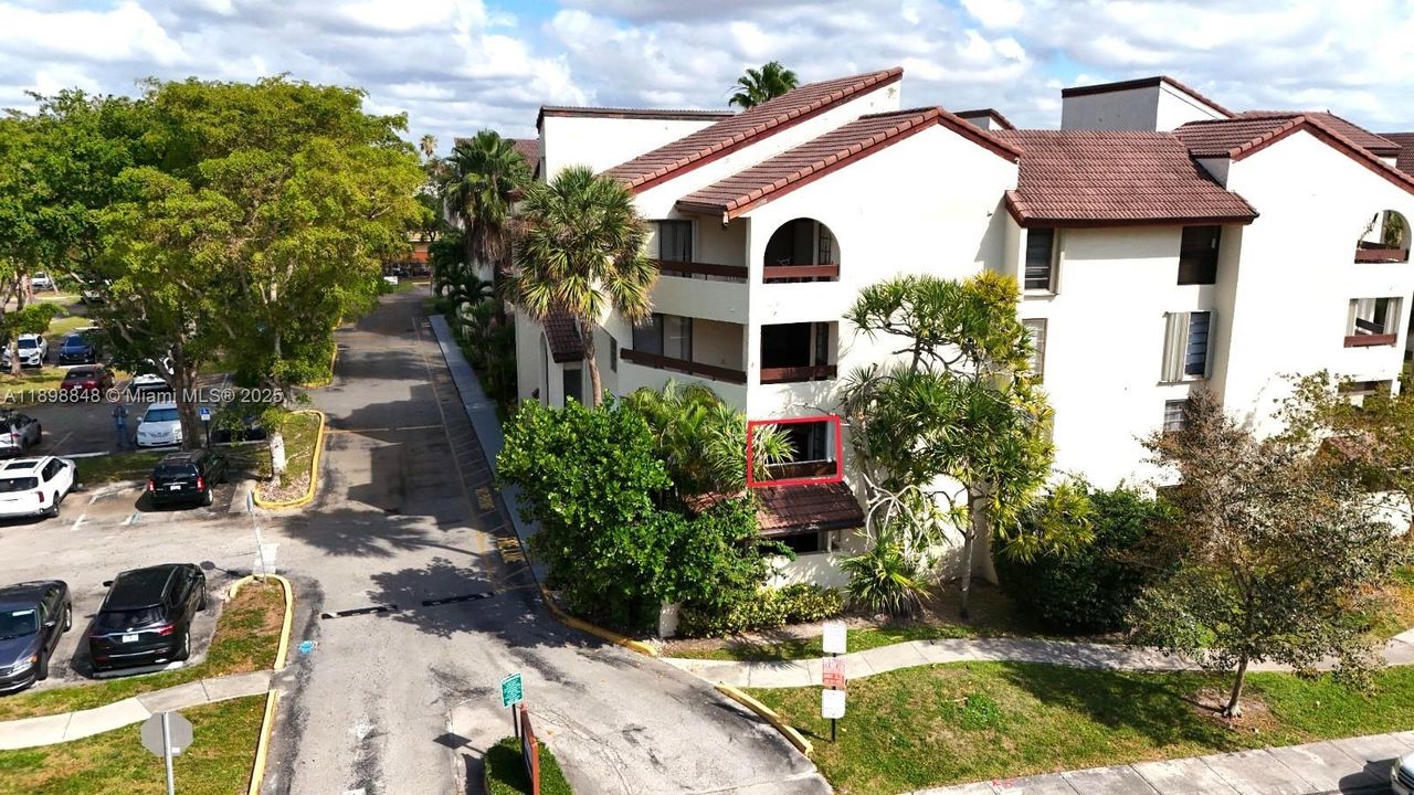 For Sale: $295,900 (2 beds, 2 baths, 1200 Square Feet)