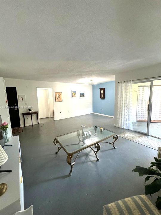 For Sale: $295,900 (2 beds, 2 baths, 1200 Square Feet)