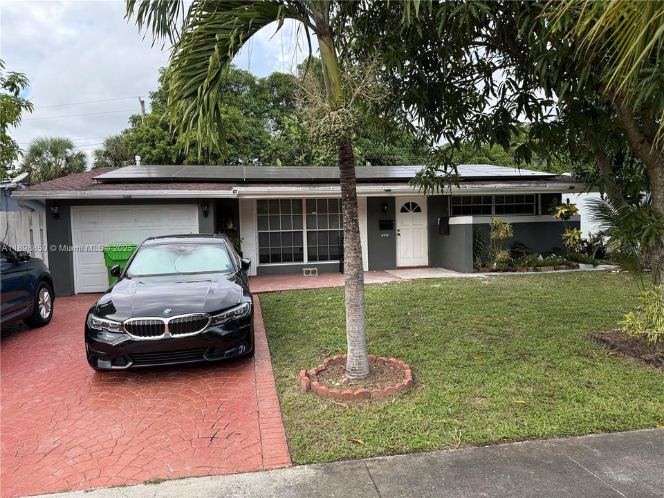 最近租的: $3,400 (3 贝兹, 2 浴室, 1599 平方英尺)