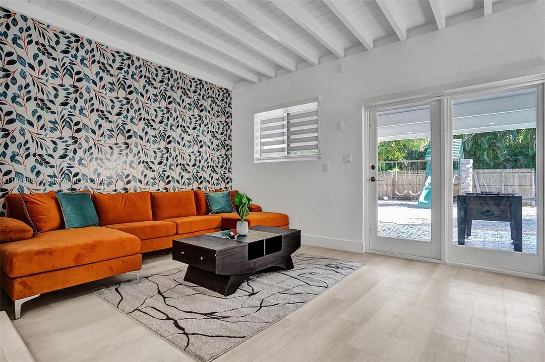 For Rent: $6,995 (4 beds, 3 baths, 1616 Square Feet)