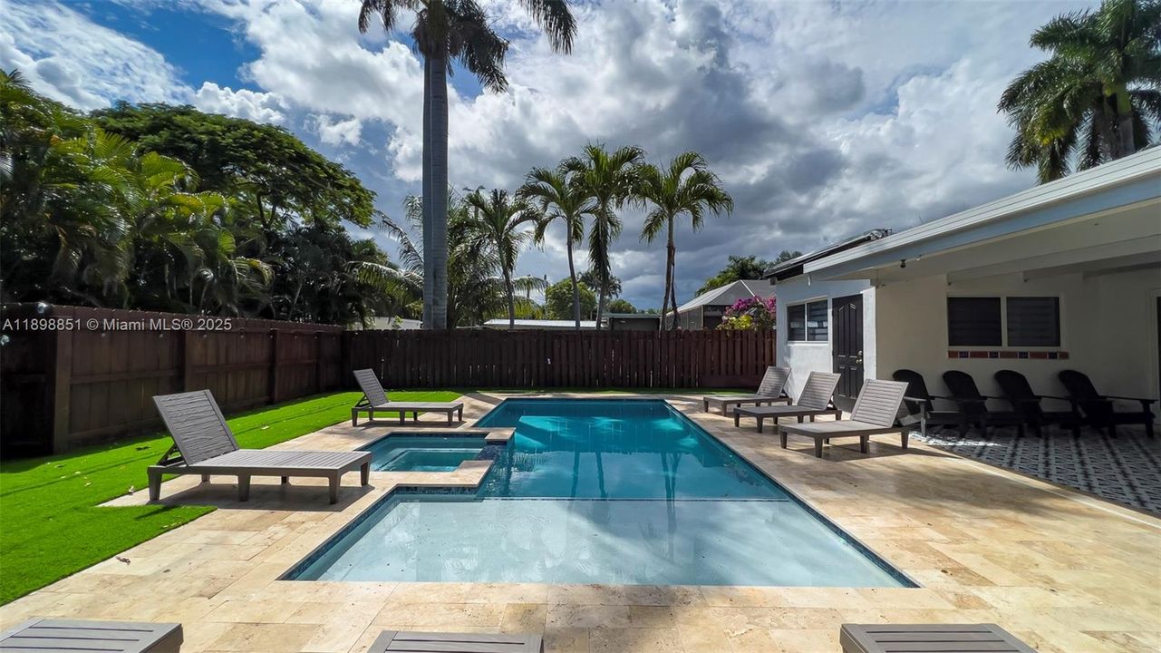 For Rent: $6,995 (4 beds, 3 baths, 1616 Square Feet)