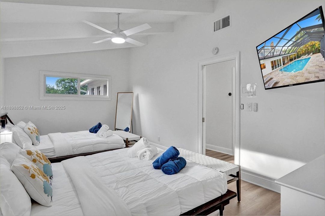 For Sale: $1,825,000 (5 beds, 3 baths, 2778 Square Feet)