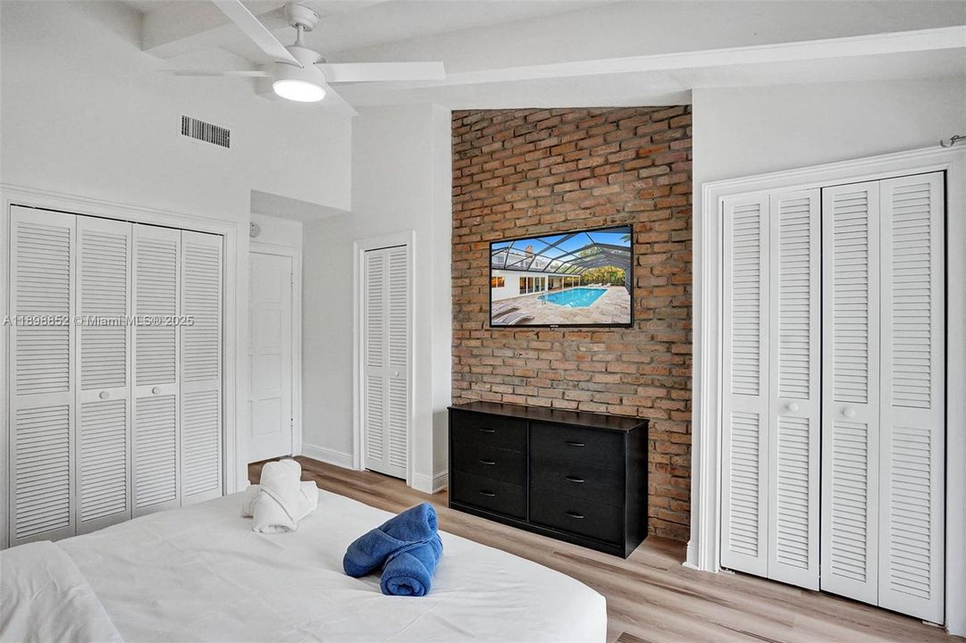 For Sale: $1,825,000 (5 beds, 3 baths, 2778 Square Feet)