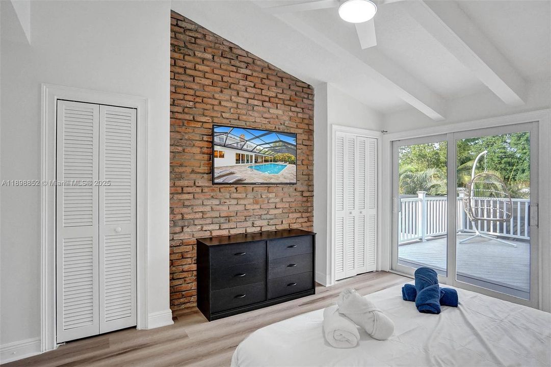 For Sale: $1,825,000 (5 beds, 3 baths, 2778 Square Feet)