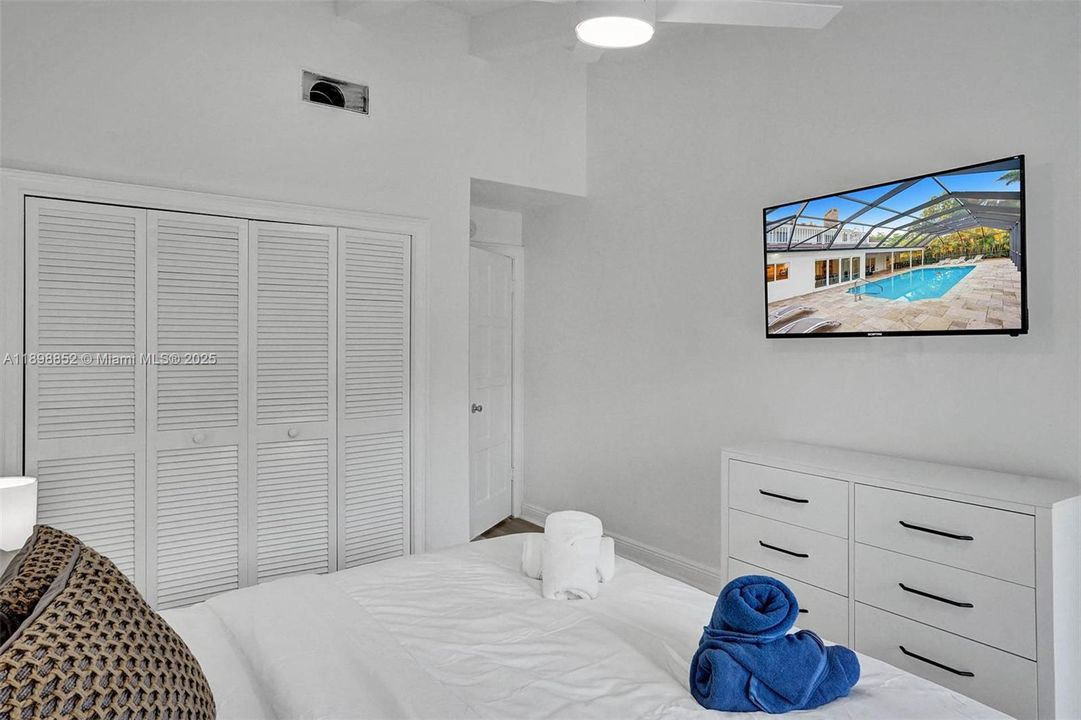 For Sale: $1,825,000 (5 beds, 3 baths, 2778 Square Feet)