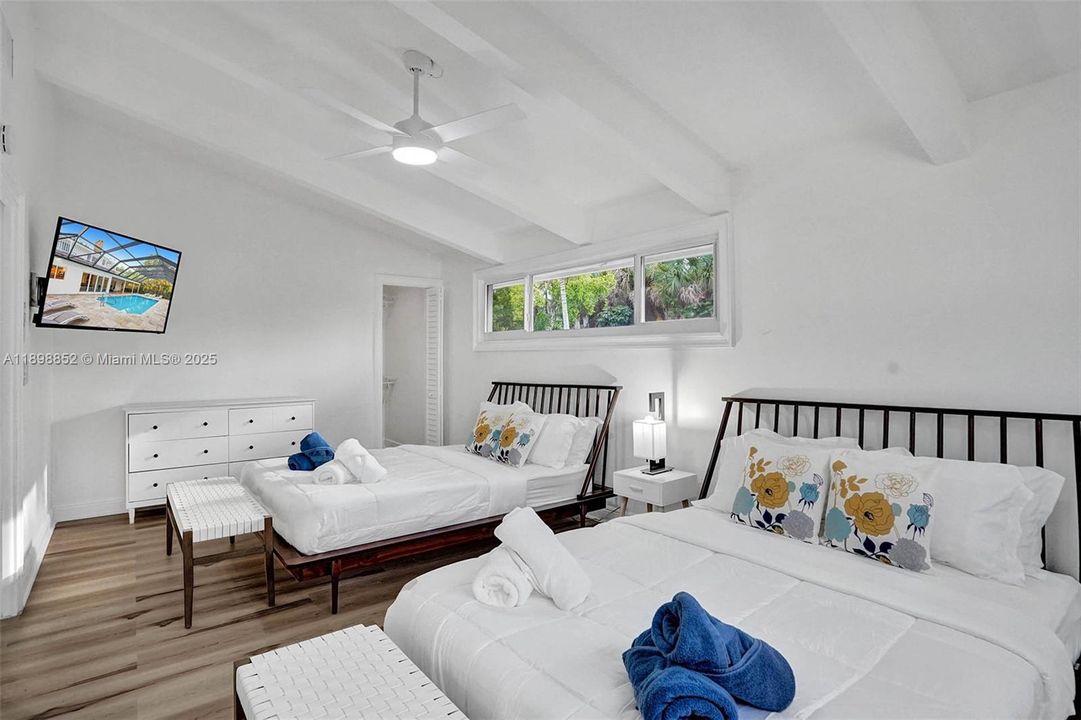 For Sale: $1,825,000 (5 beds, 3 baths, 2778 Square Feet)