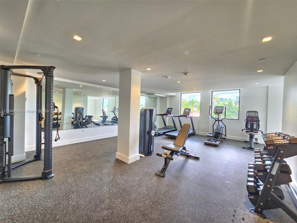 Active With Contract: $259,000 (1 beds, 1 baths, 490 Square Feet)