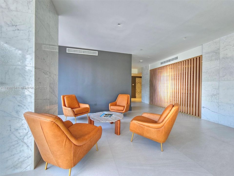 Active With Contract: $259,000 (1 beds, 1 baths, 490 Square Feet)