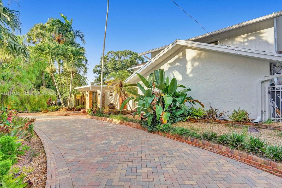 En Renta: $14,995 (5 camas, 3 baños, 2778 Pies cuadrados)