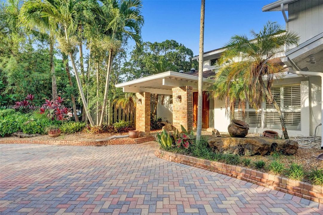 En Renta: $14,995 (5 camas, 3 baños, 2778 Pies cuadrados)