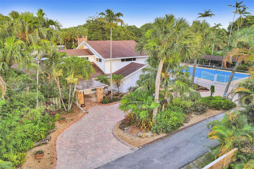 En Renta: $14,995 (5 camas, 3 baños, 2778 Pies cuadrados)