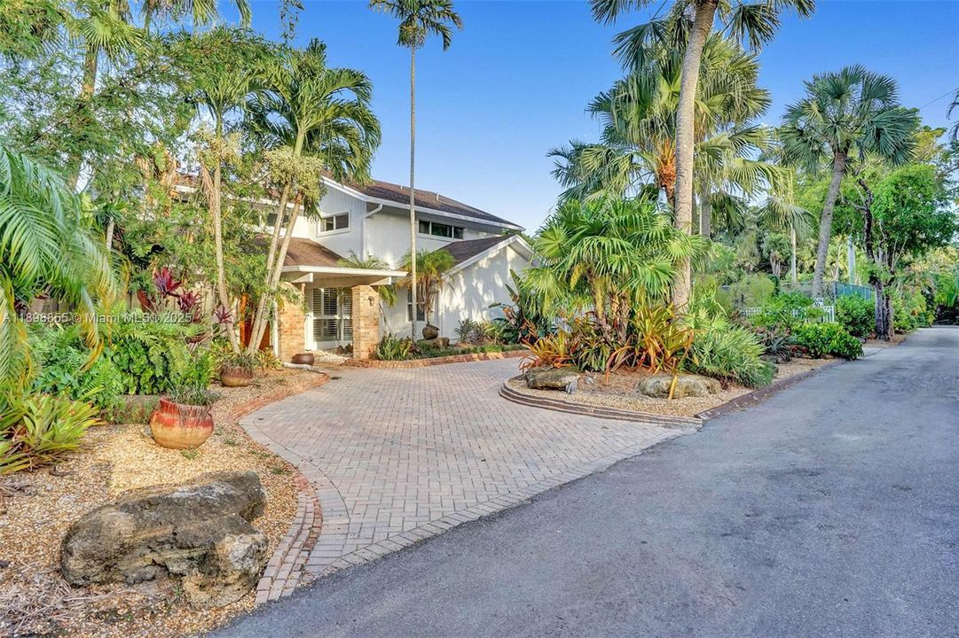 En Renta: $14,995 (5 camas, 3 baños, 2778 Pies cuadrados)